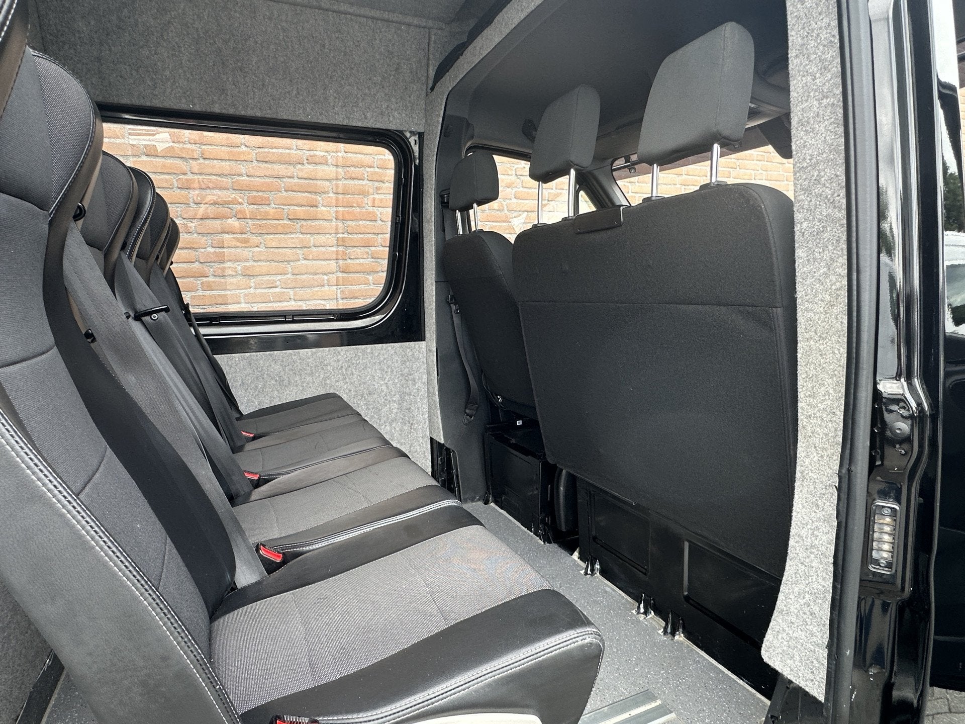 Foto 13 van Mercedes-Benz Sprinter 317CDI 170PK L3H2 Dubbelcabine 6-Pers