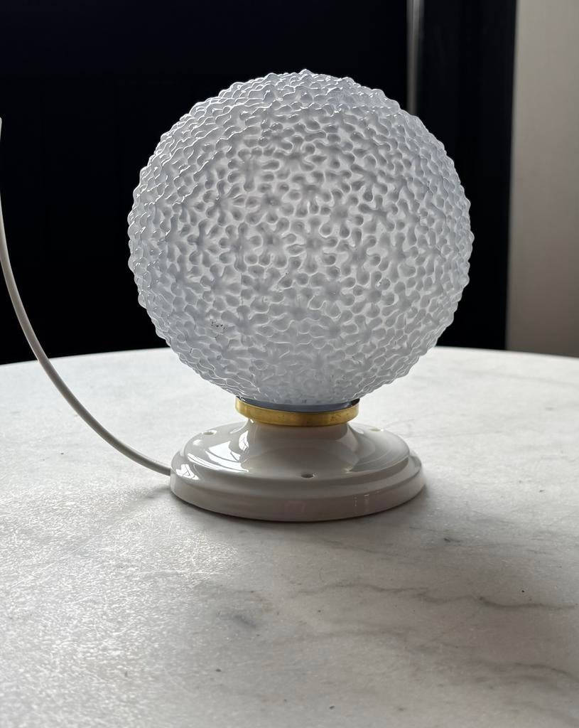 Vintage bol wit glazen plafoniere lamp globe bal plafond, Ophalen of Verzenden, Zo goed als nieuw, Glas
