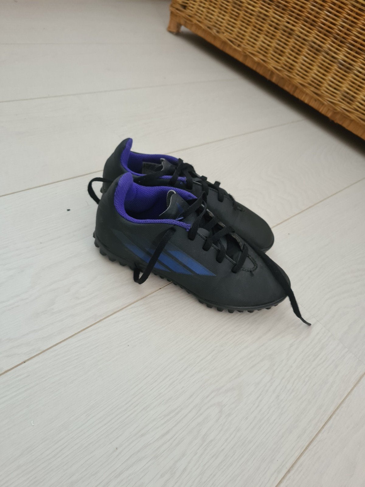Adidas voetbalschoenen maat 33, Maat XS of kleiner, Ophalen of Verzenden, Zo goed als nieuw, Schoenen