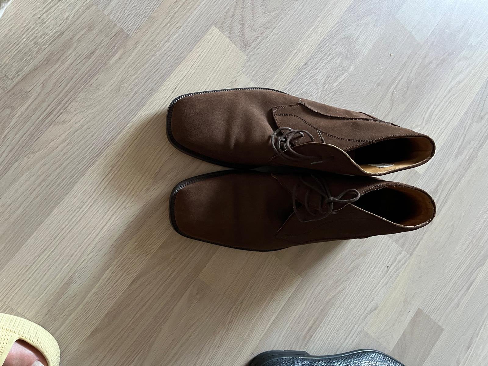 Suede laarsjes 45, Kleding | Heren, Schoenen, Ophalen, Zo goed als nieuw, Bruin, Boots