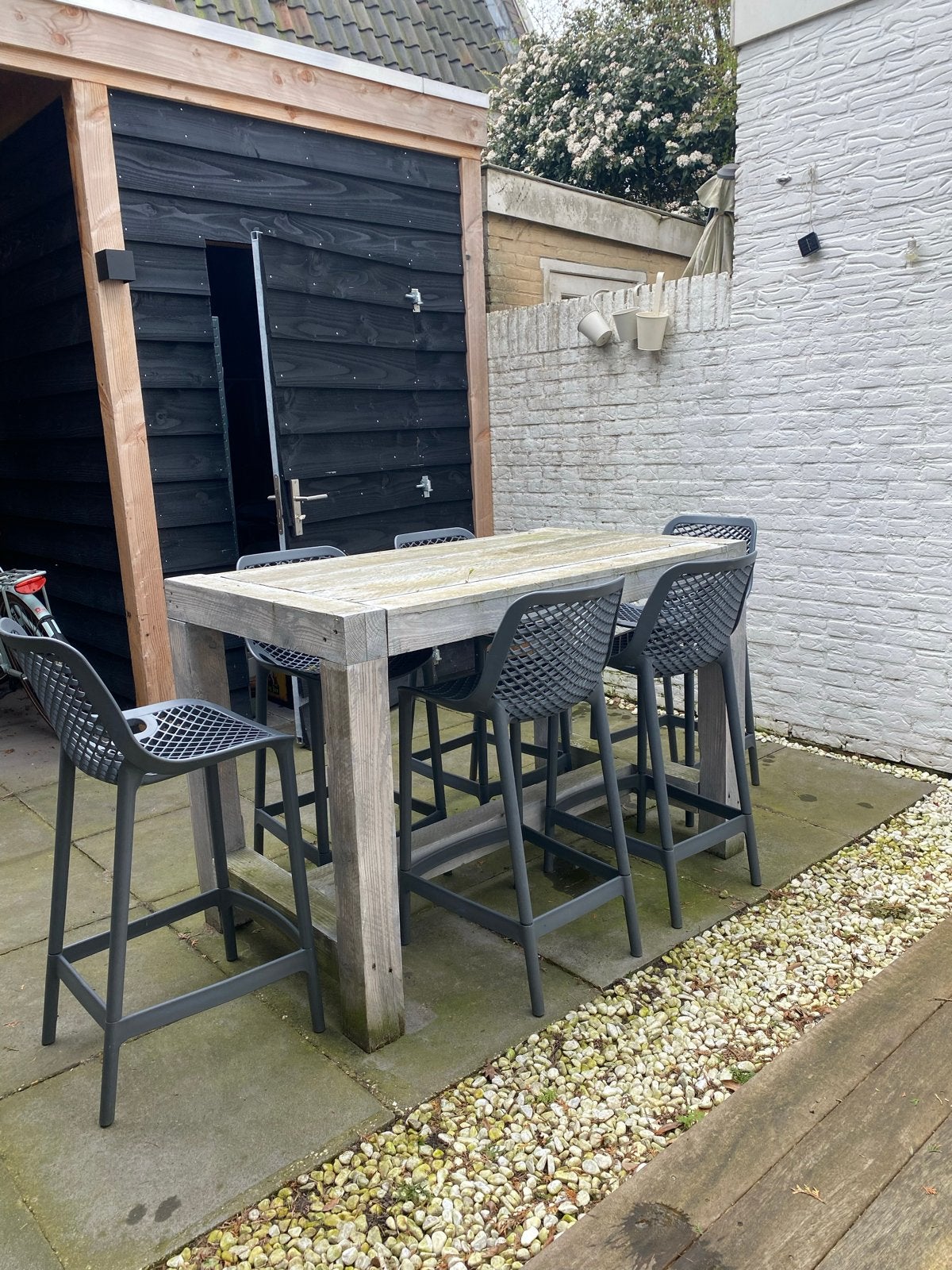 Houten bartafel met 6 kunststof barkrukken, Tuin en Terras, Ophalen, Gebruikt, Hout