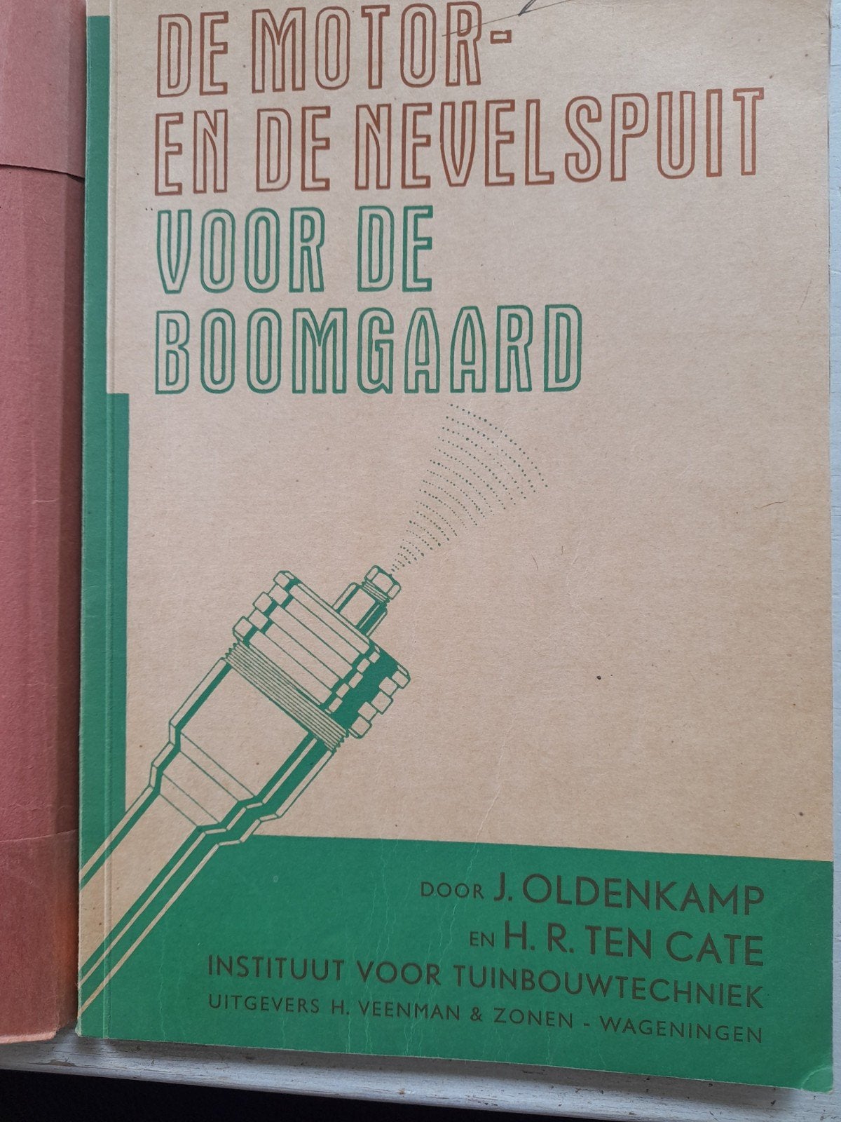 De motor en de nevelspuit voor de boomgaard. J. Oldenkamp, Gelezen, J. Oldenkamp, Beta, HBO