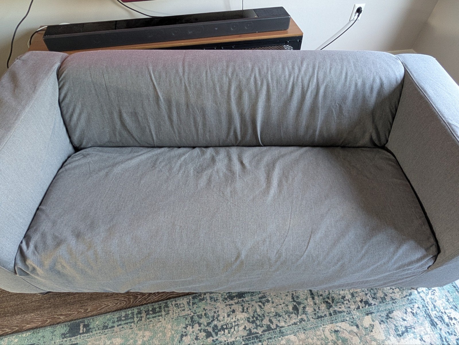 Comfortabele grijze tweepersoonsbank, Huis en Inrichting, Banken | Sofa's en Chaises Longues, Ophalen, Gebruikt, 150 tot 200 cm