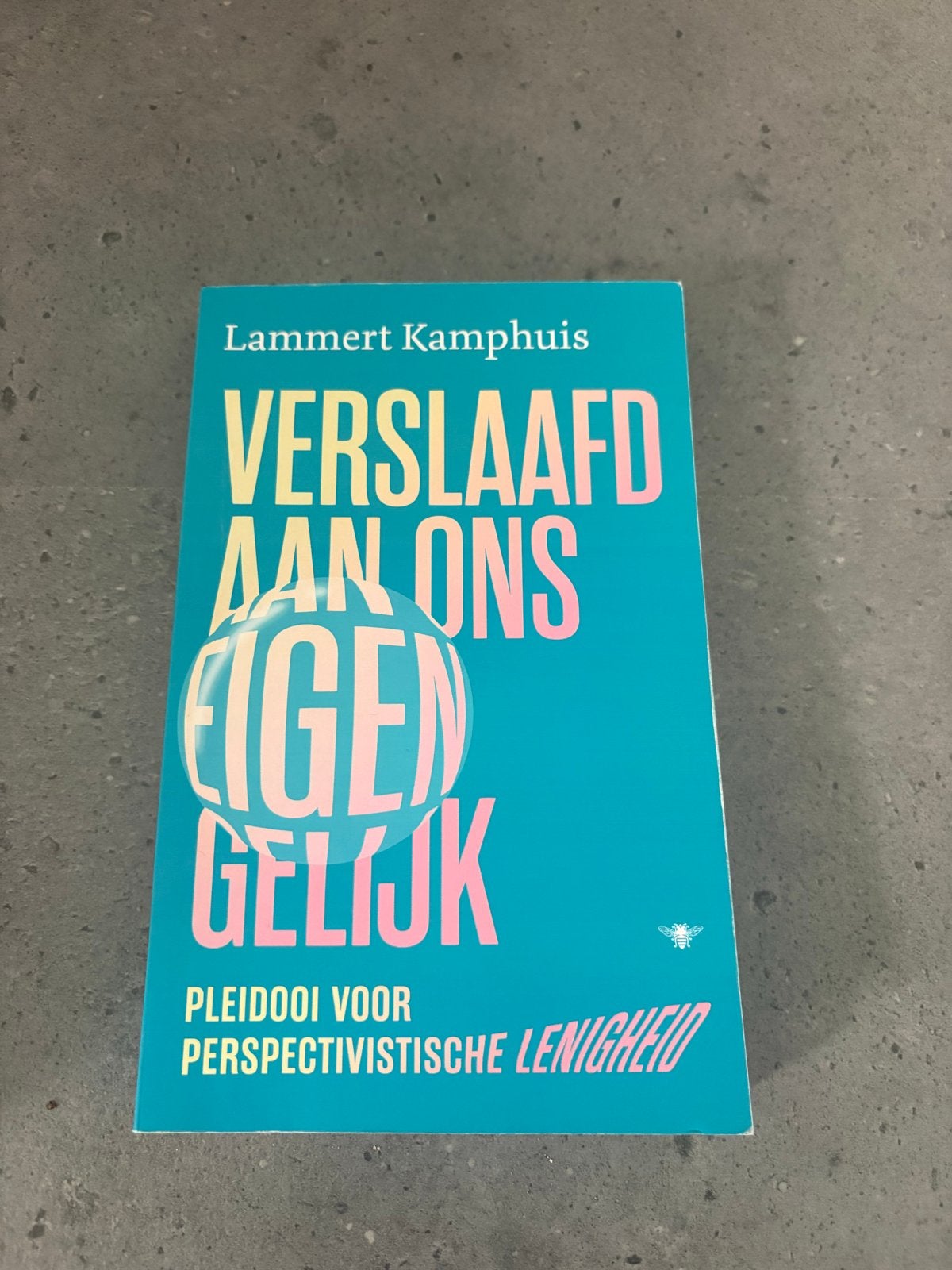 Verslaafd aan ons eigen gelijk - Lammert Kamphuis, Ophalen of Verzenden, Zo goed als nieuw, Nederland