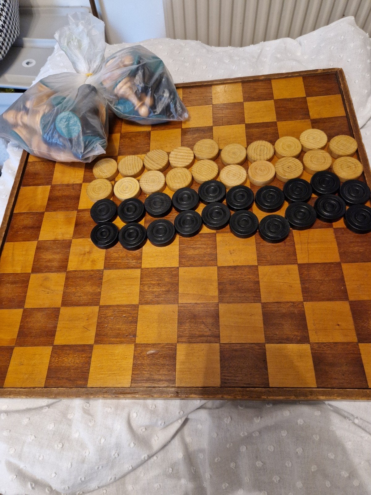 Vintage dambord schaakbord met damstenen en schaakstukken, Ophalen of Verzenden, Gebruikt