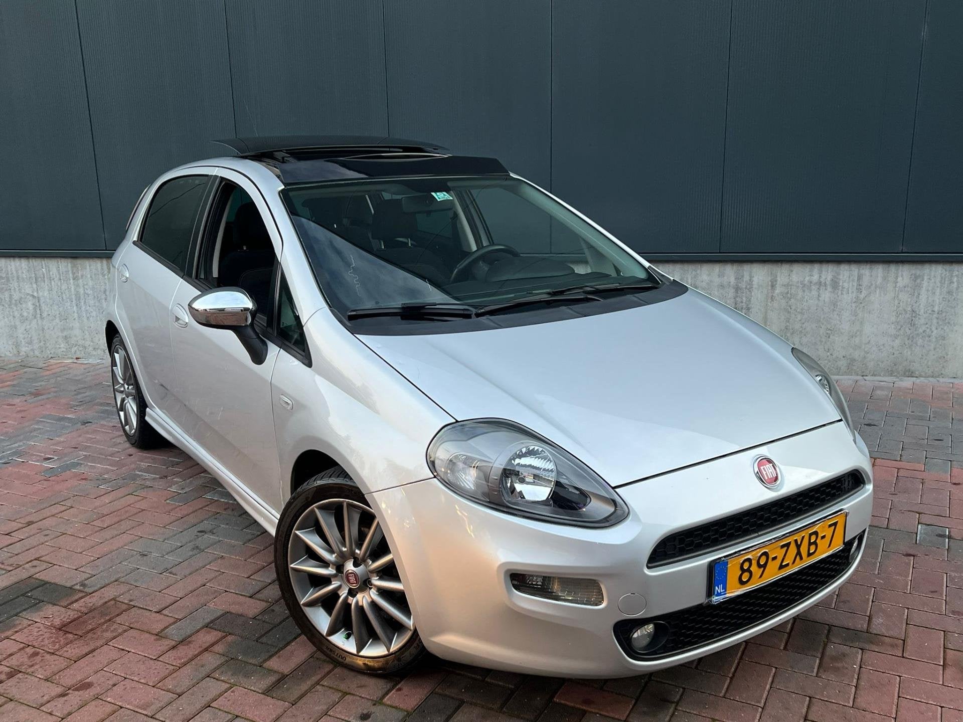 Fiat Punto Evo 0.9 TwinAir Sport * Pano * Trekhaak * Cruise, Voorwielaandrijving, Euro 5, 86 pk, Gebruikt