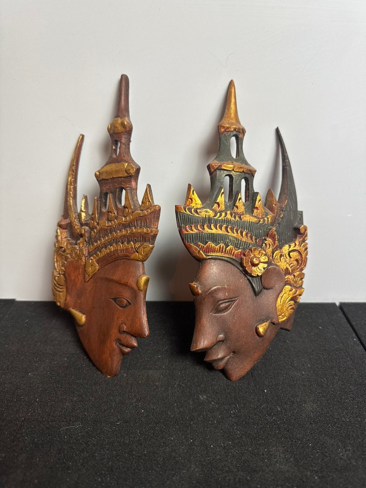 Balinese houten maskers set 2 stuks — goud — handgesneden, Ophalen of Verzenden, Zo goed als nieuw