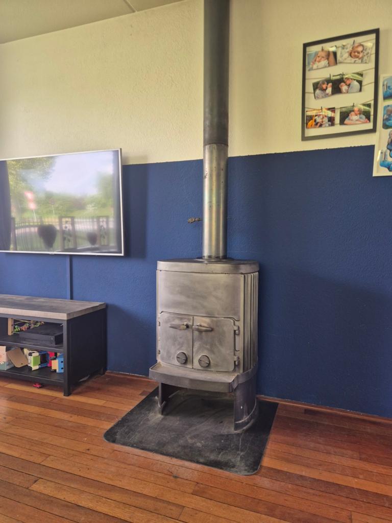 Robuuste houtkachel met pijp - Gezellige warmte voor thuis, Ophalen, Gebruikt, Houtkachel, Vrijstaand