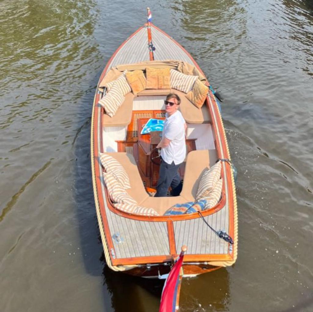 Luxe sloep te huur in Amsterdam grachten, Ophalen, Nieuw, Elektrisch, Binnenboordmotor