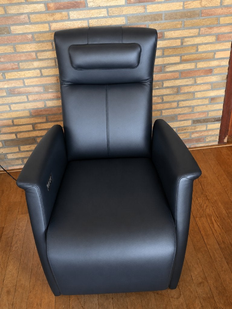 In absolute nieuwstaat Prominent relaxfauteuil, Ophalen, Strakke moderne vormgeving, Minder dan 75 cm, Leer
