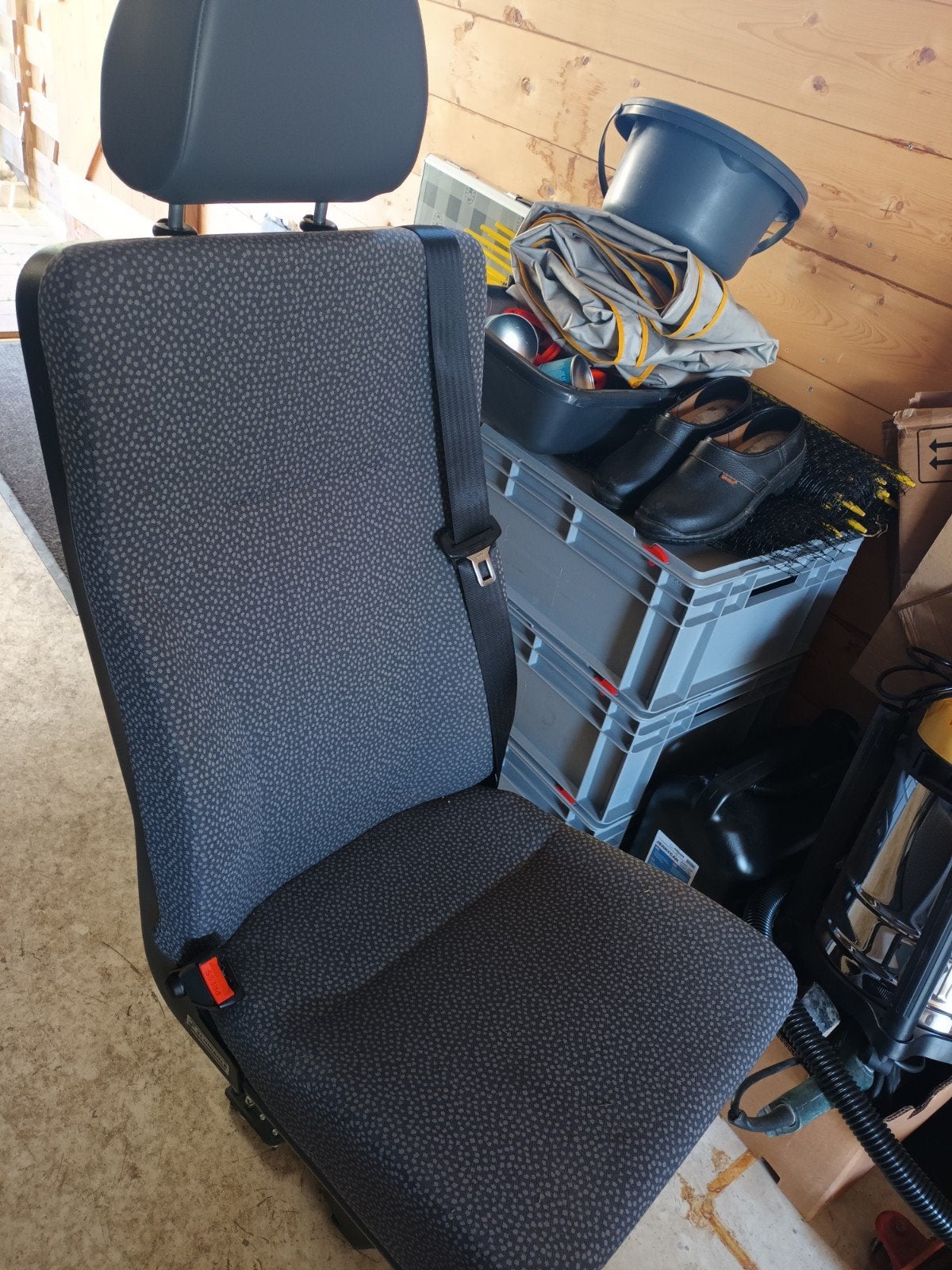 Schnierle stoel met gordel en rails voor camper/bus, Ophalen, Gebruikt, Universele onderdelen