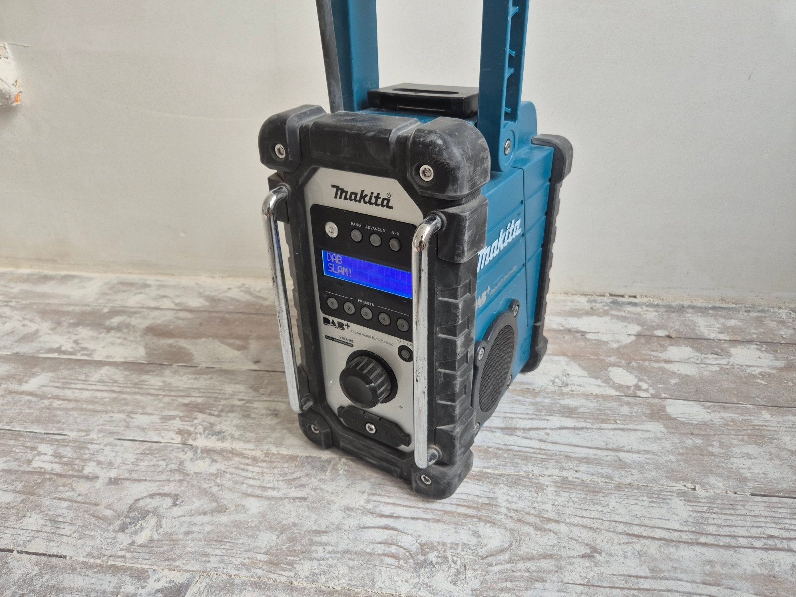 Makita DMR110 bouwradio - DAB+ en FM - evt met 18v accu, Ophalen of Verzenden, Zo goed als nieuw, Bouwradio