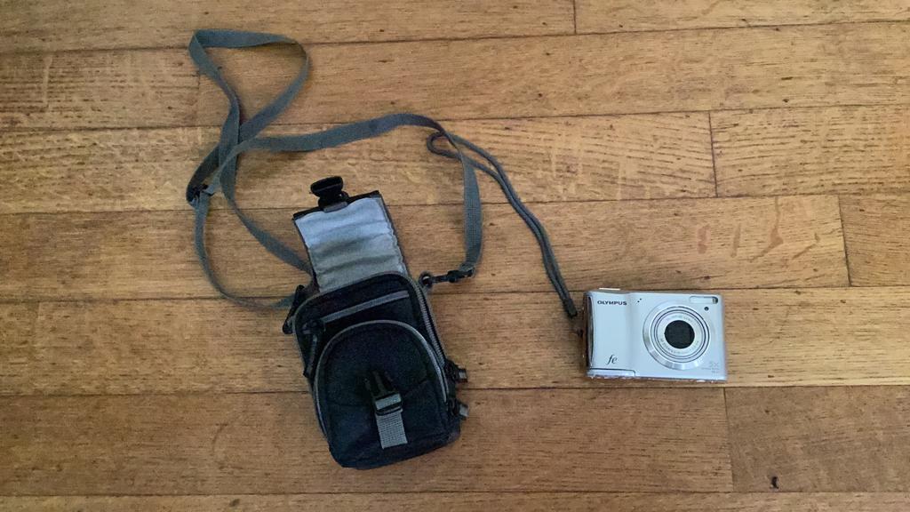 Olympus FE-47 digitale camera met hoes, Ophalen of Verzenden, Zo goed als nieuw, Olympus