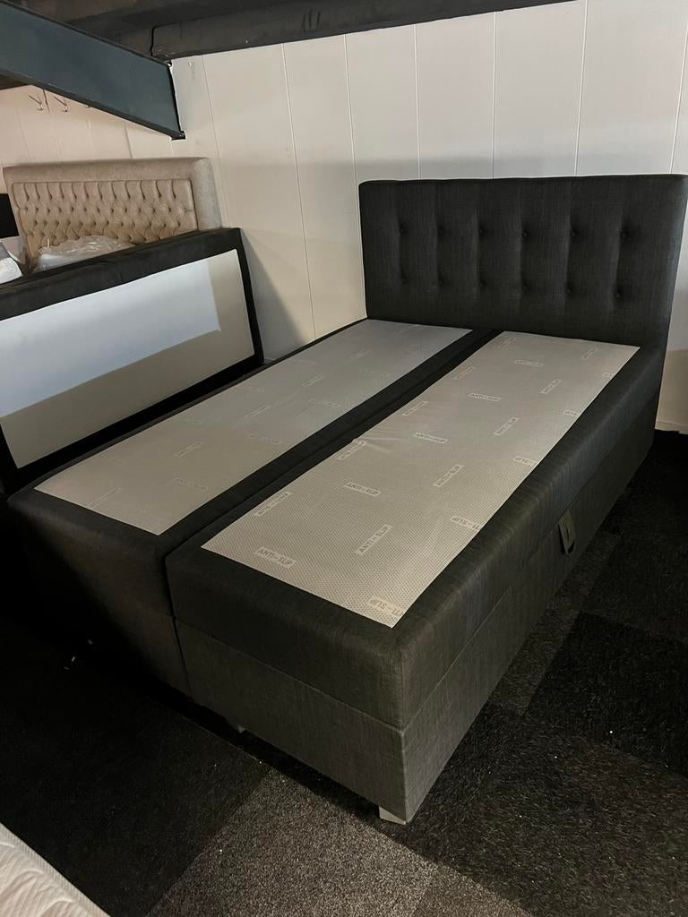 Antraciete opbergbox 140x200 zie notitie, Huis en Inrichting, Slaapkamer | Boxsprings, Tweepersoons, Zo goed als nieuw, 200 cm