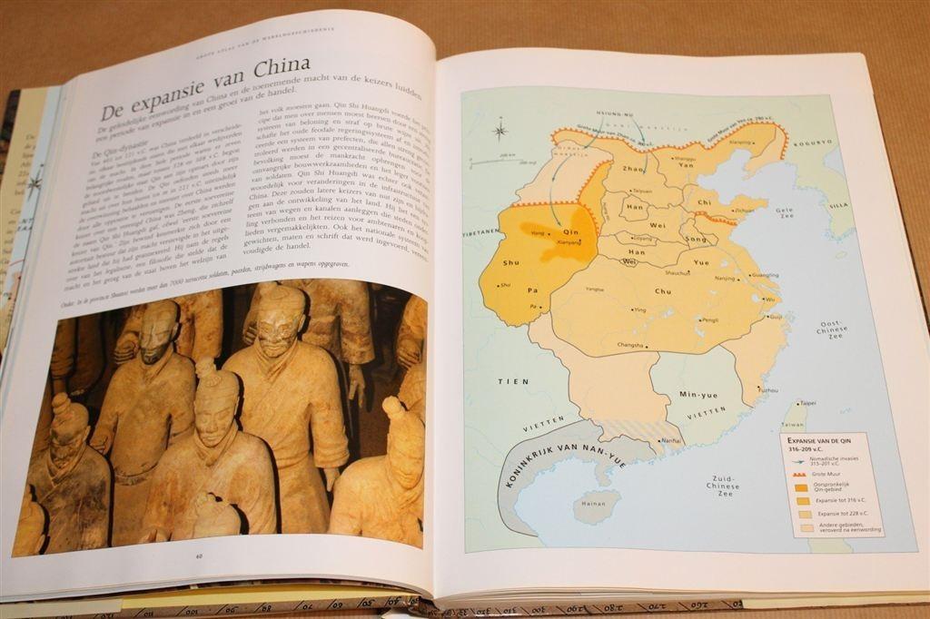 Grote atlas van de wereldgeschiedenis — Met ruim 60 Kaarten, Boeken, Ophalen of Verzenden, Zo goed als nieuw, Overige gebieden
