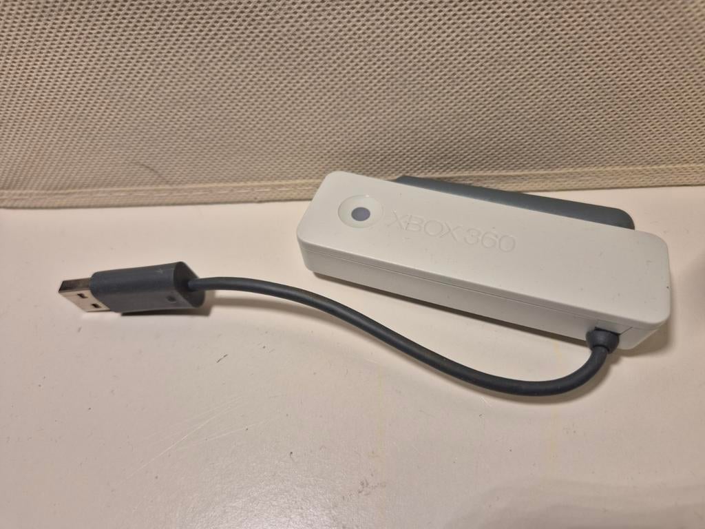 Originele Xbox 360 wireles networking netwerk adapter, Avontuur en Actie, 1 speler, Ophalen of Verzenden, Zo goed als nieuw