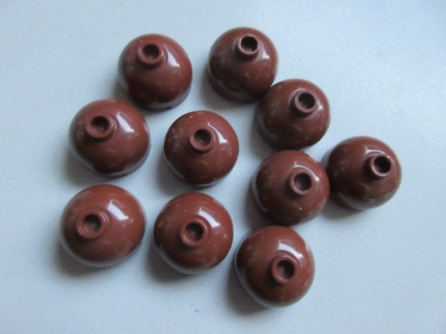 nr. 9007, 10 roodbruine stenen 2x2 met ronde top., Ophalen of Verzenden, Zo goed als nieuw, Complete set, Lego