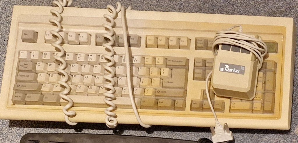 Toetsenbord en Genius muis nostalgisch, Ophalen