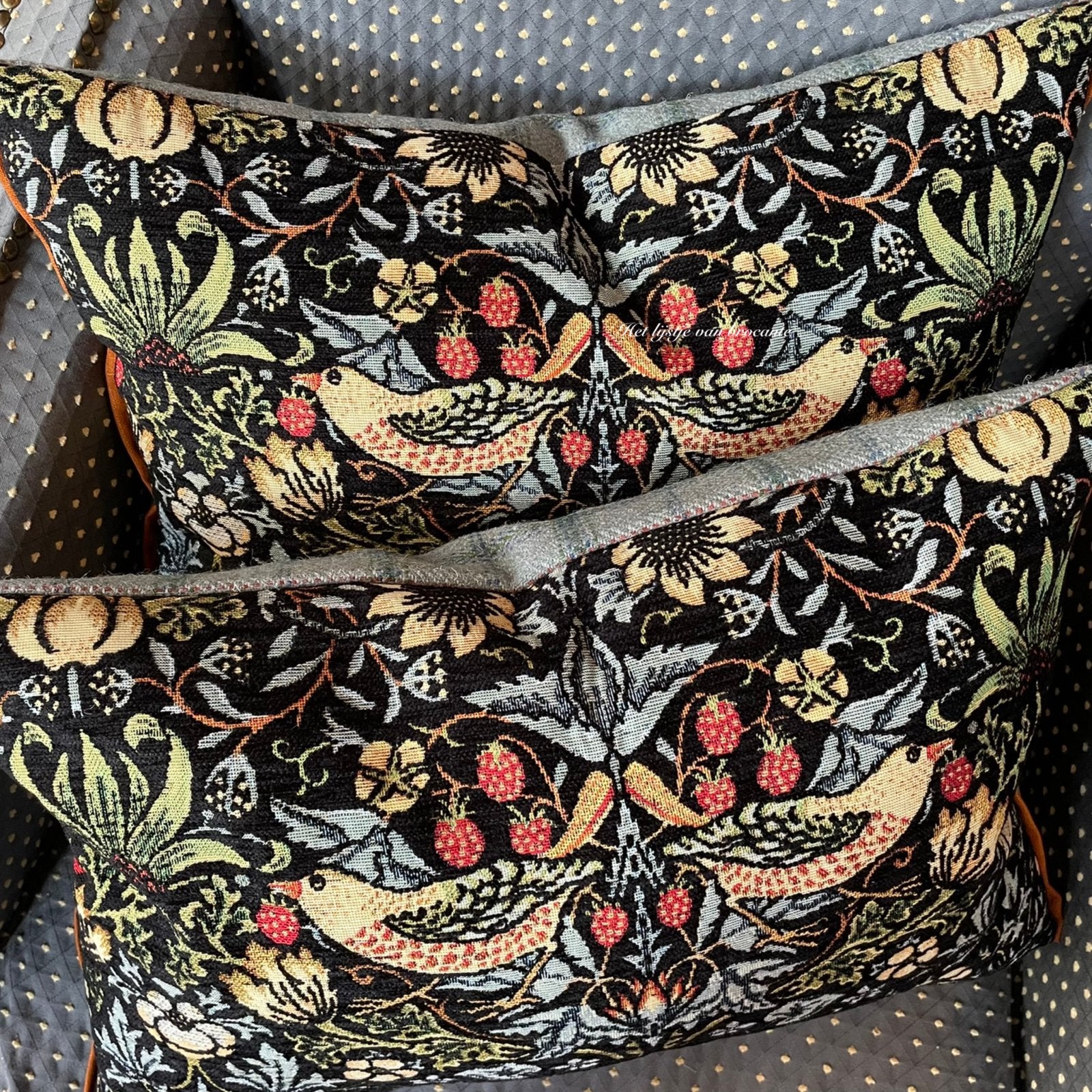 Handgemaakte kussen set William Morris StrawberryThief Tweed, Huis en Inrichting, Westdijk 41 3241 GT Middelharnis, Info@lijstjevanbrocante.nl