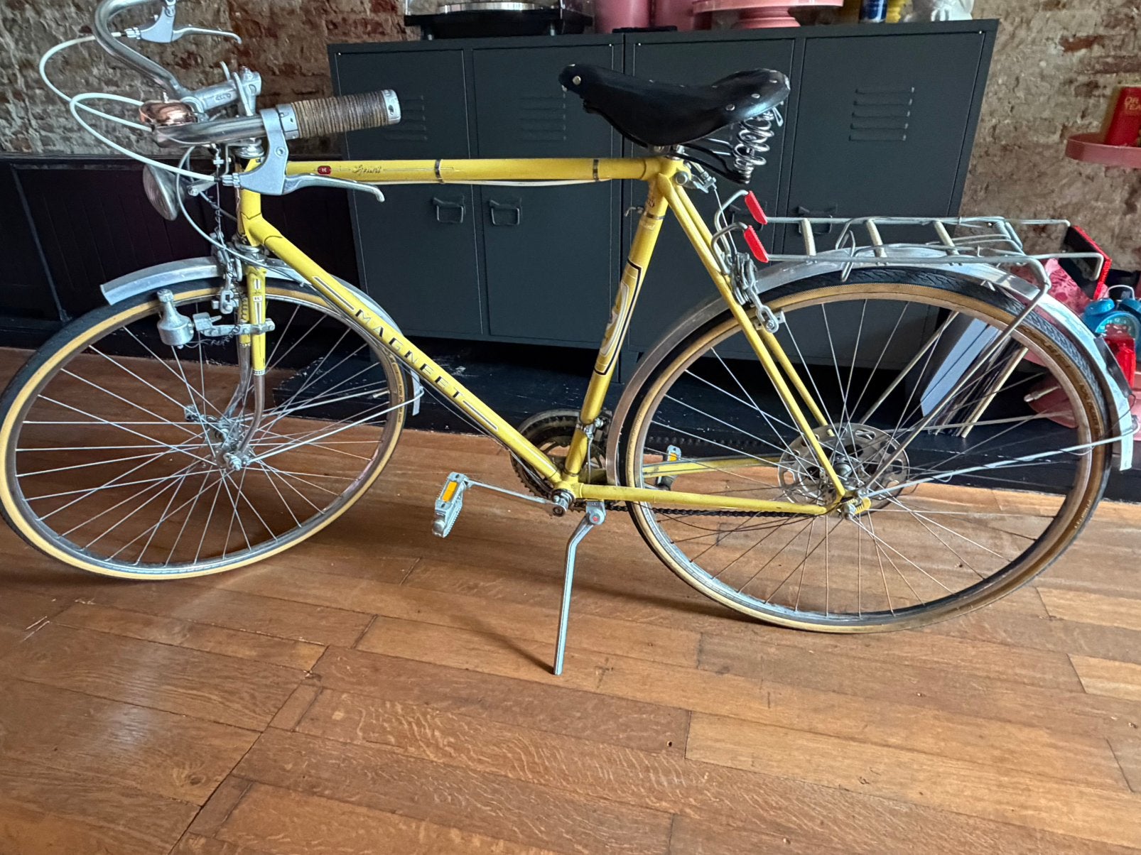 Oldtimer opgeknapt magneet, Ophalen