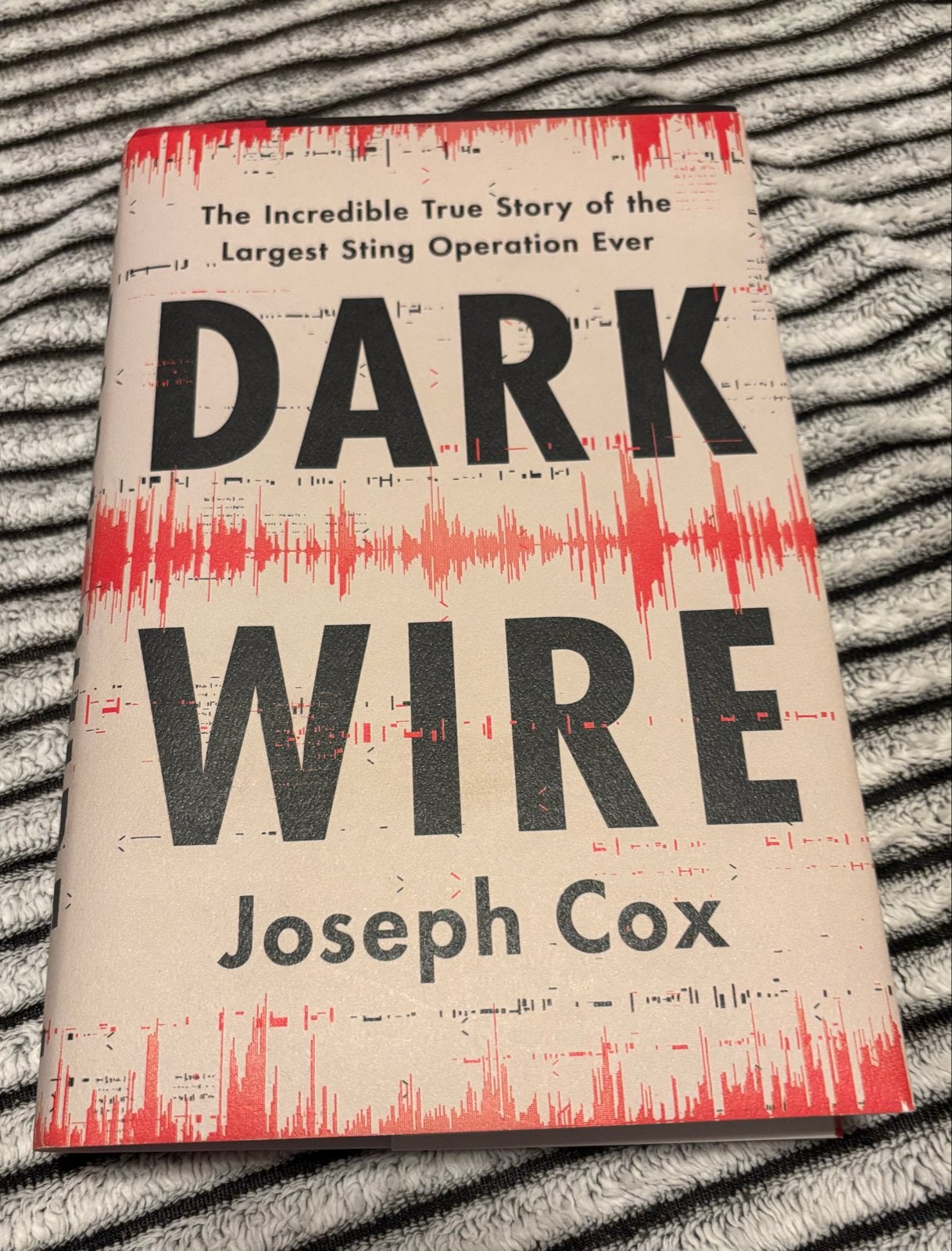 Dark Wire - Joseph Cox (Engels), Ophalen of Verzenden, Zo goed als nieuw, Wereld overig