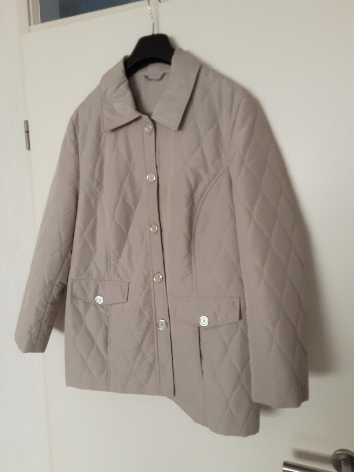 Nette Nette beige voorjaars jas
van Atelier Creation
Maat 42, Ophalen of Verzenden, Zo goed als nieuw, Maat 42/44 (L), Beige