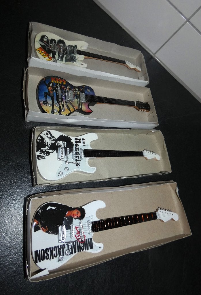 miniatuur gitaar KISS, Michael Jakson, Jimmy Hendrikx, Ophalen of Verzenden, Nieuw, Pop, Beeldje of Miniatuur