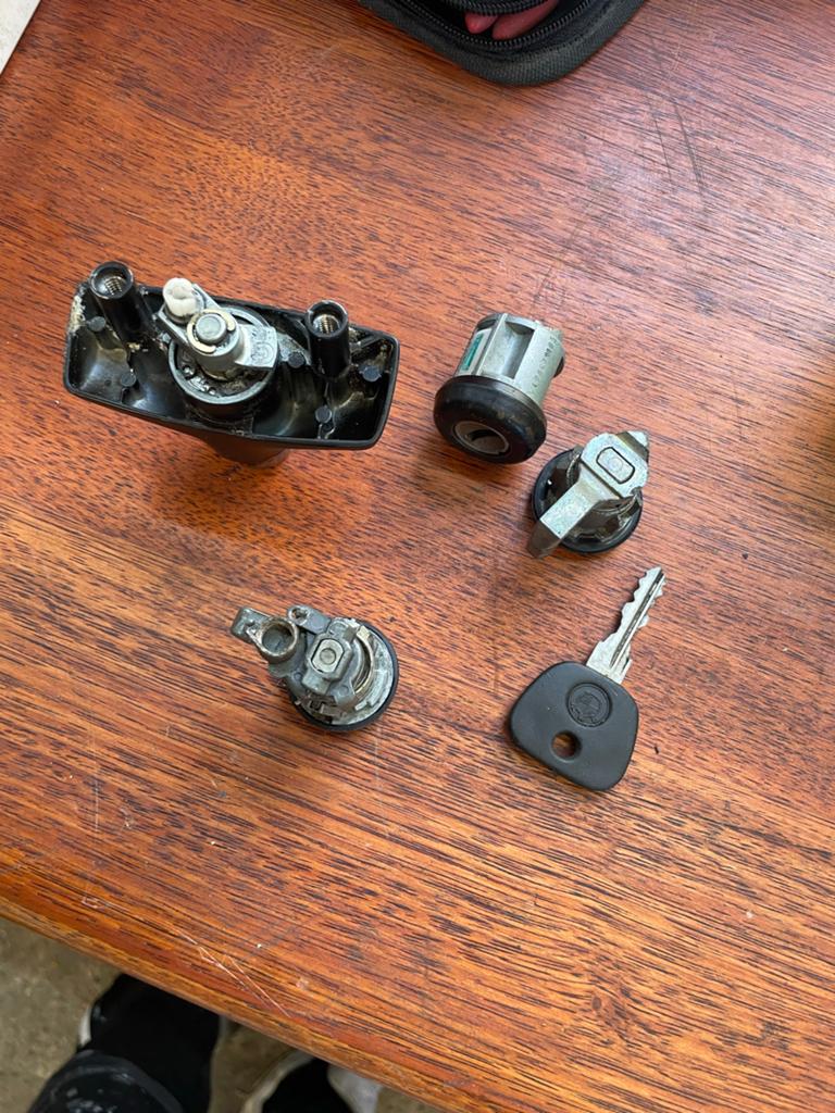 BMW E30 slotenset met 1 sleutel, Auto-onderdelen, Ophalen of Verzenden, Gebruikt, BMW
