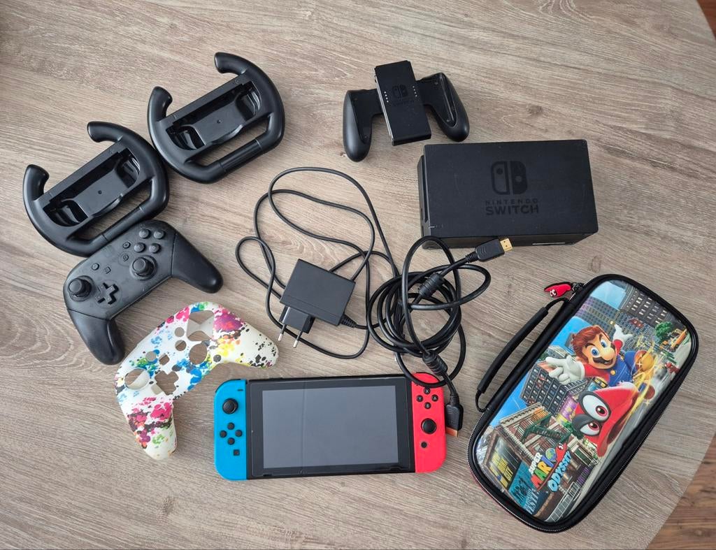 Nintendo switch met toebehoren, Ophalen, Zo goed als nieuw, Met 2 controllers, Switch Original