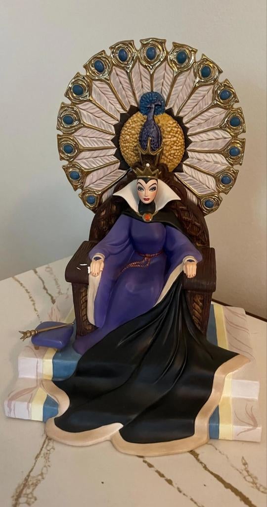 WDCC Snowwhite: Evil Queen on Throne, Verzamelen, Disney, Ophalen of Verzenden, Zo goed als nieuw, Beeldje of Figuurtje