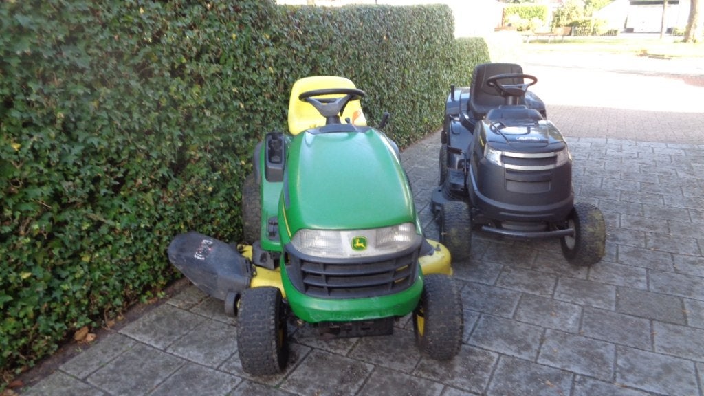 wegens inruil 2 x zitmaaier met 2 cilinder motors
