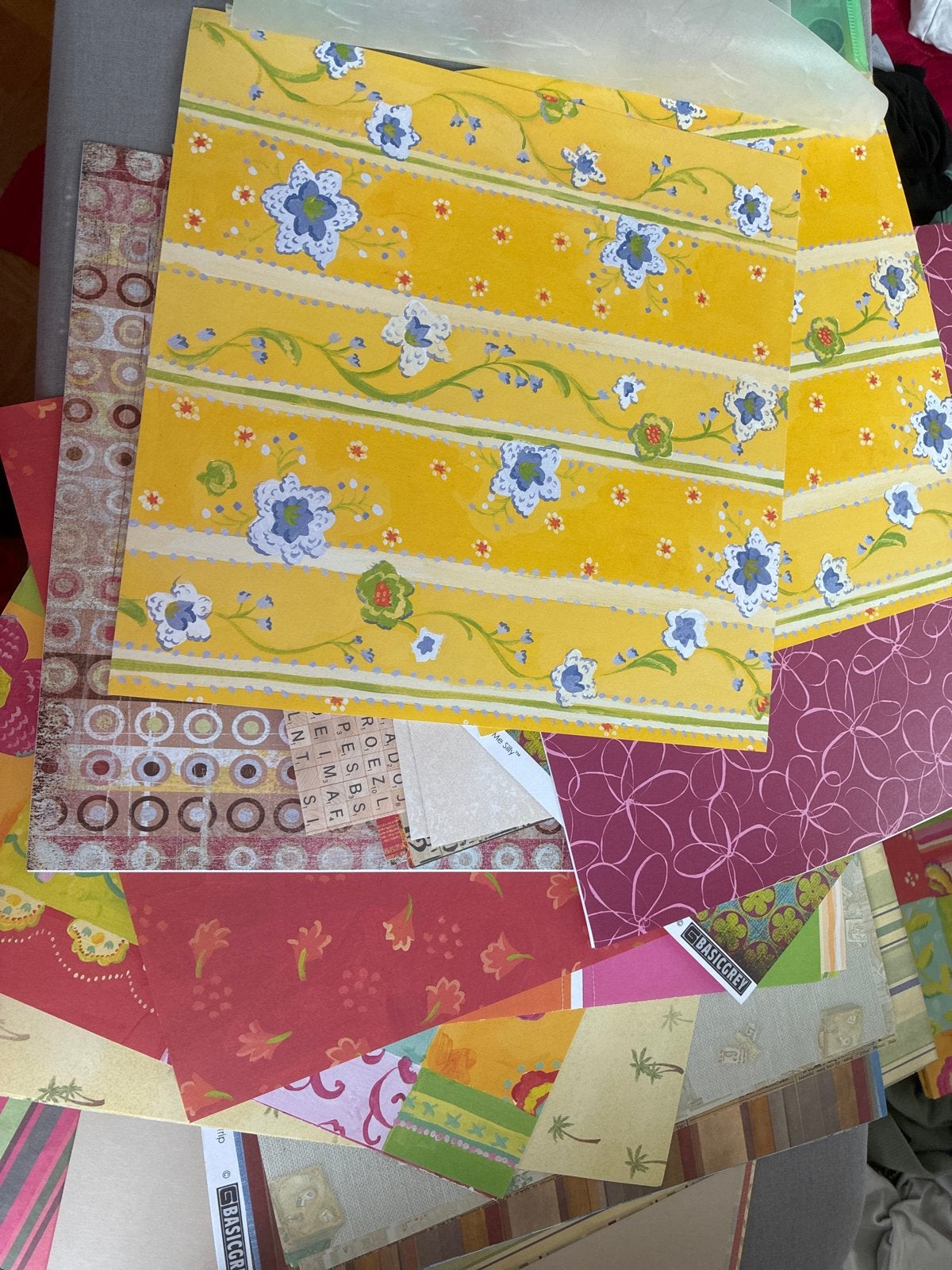 Diverse knutselmaterialen: decoratief papier, Gebruikt, Meerkleurig, Papier of Karton, Overige merken
