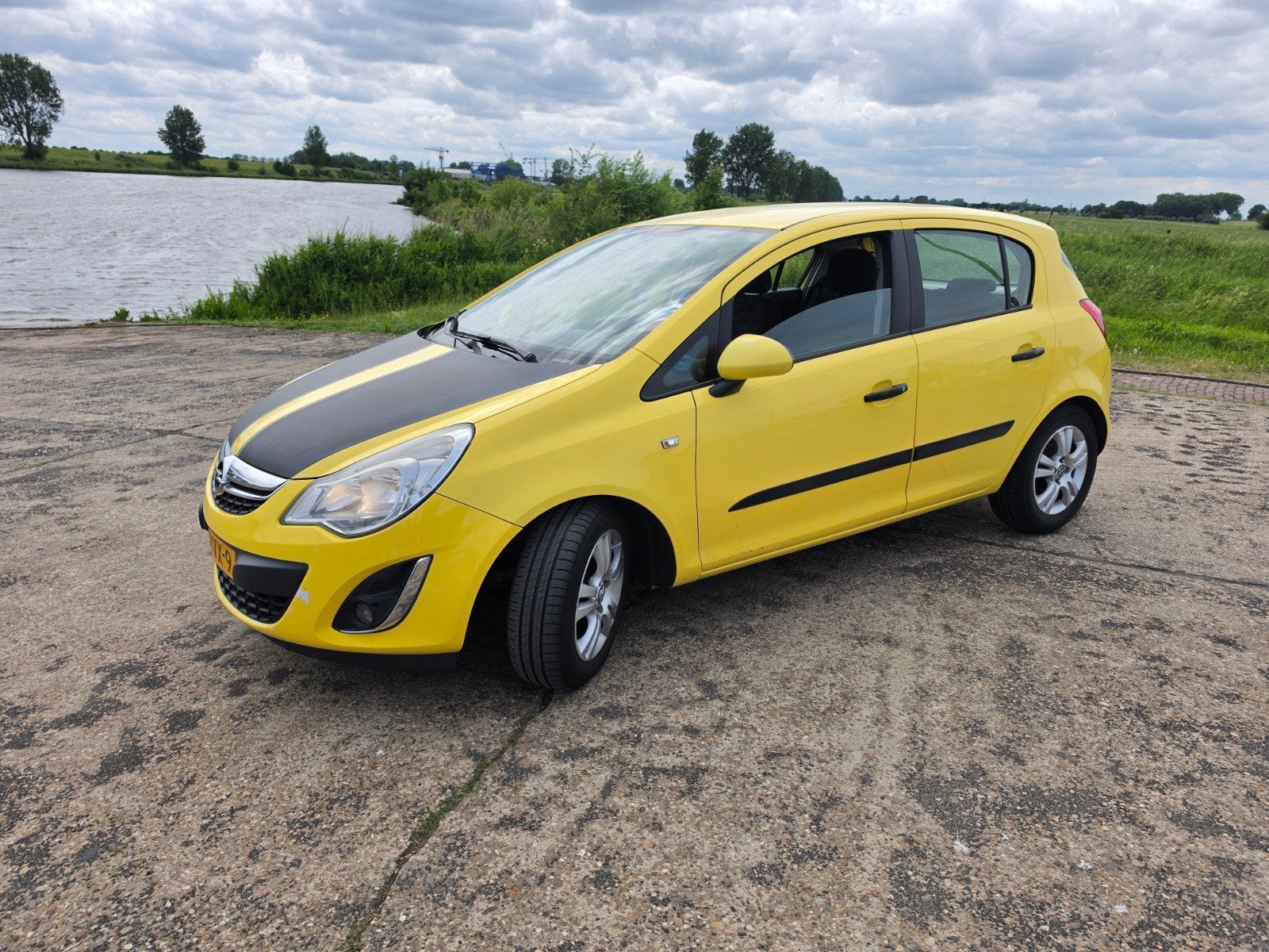 Zeer zuinige Mooie Opel corsa 1.3 ecoflex goed onderhouden, Auto's, Opel, Voorwielaandrijving, Euro 5, Stof, Geel