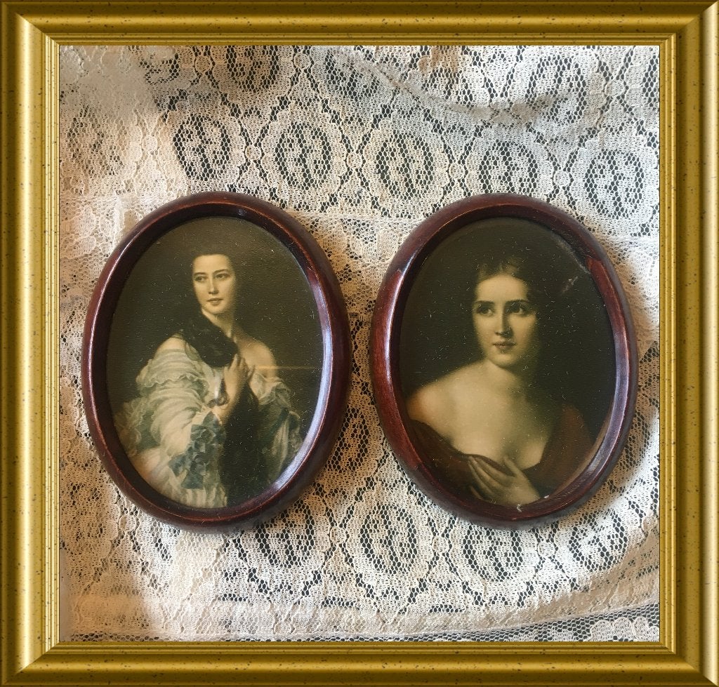 Twee oude houten ovale lijstjes met geprint portret dame, Antiek en Kunst, Ophalen of Verzenden
