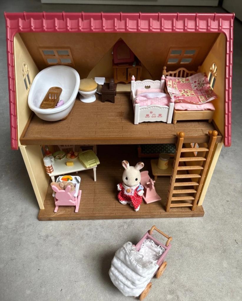 Sylvanian Families Huis met Meubels en poppetjes, Ophalen of Verzenden, Gebruikt