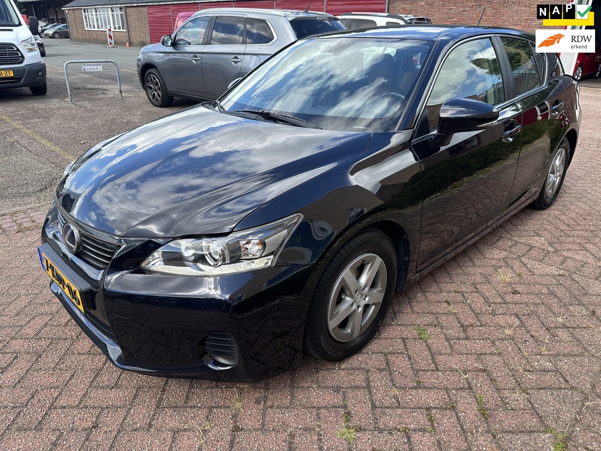 Lexus CT 200h Hybrid NAVI CAMERA LEER DEALER ONDERHOUD, Auto's, Lexus, Gebruikt, 4 cilinders, Zwart, Bedrijf