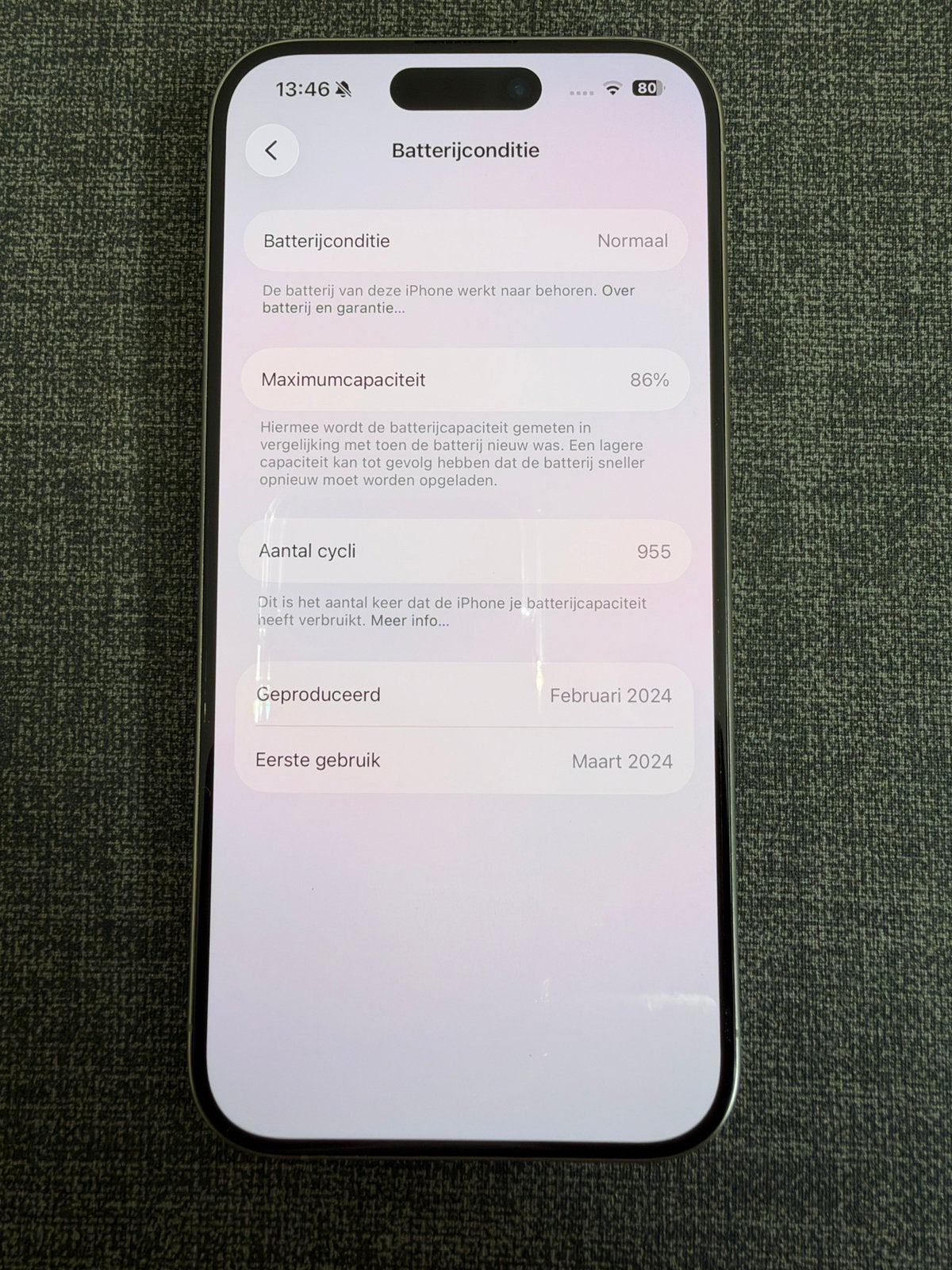 Foto 17 van Apple iPhone 15 Pro 128GB Natural Titanium - Zeer goed