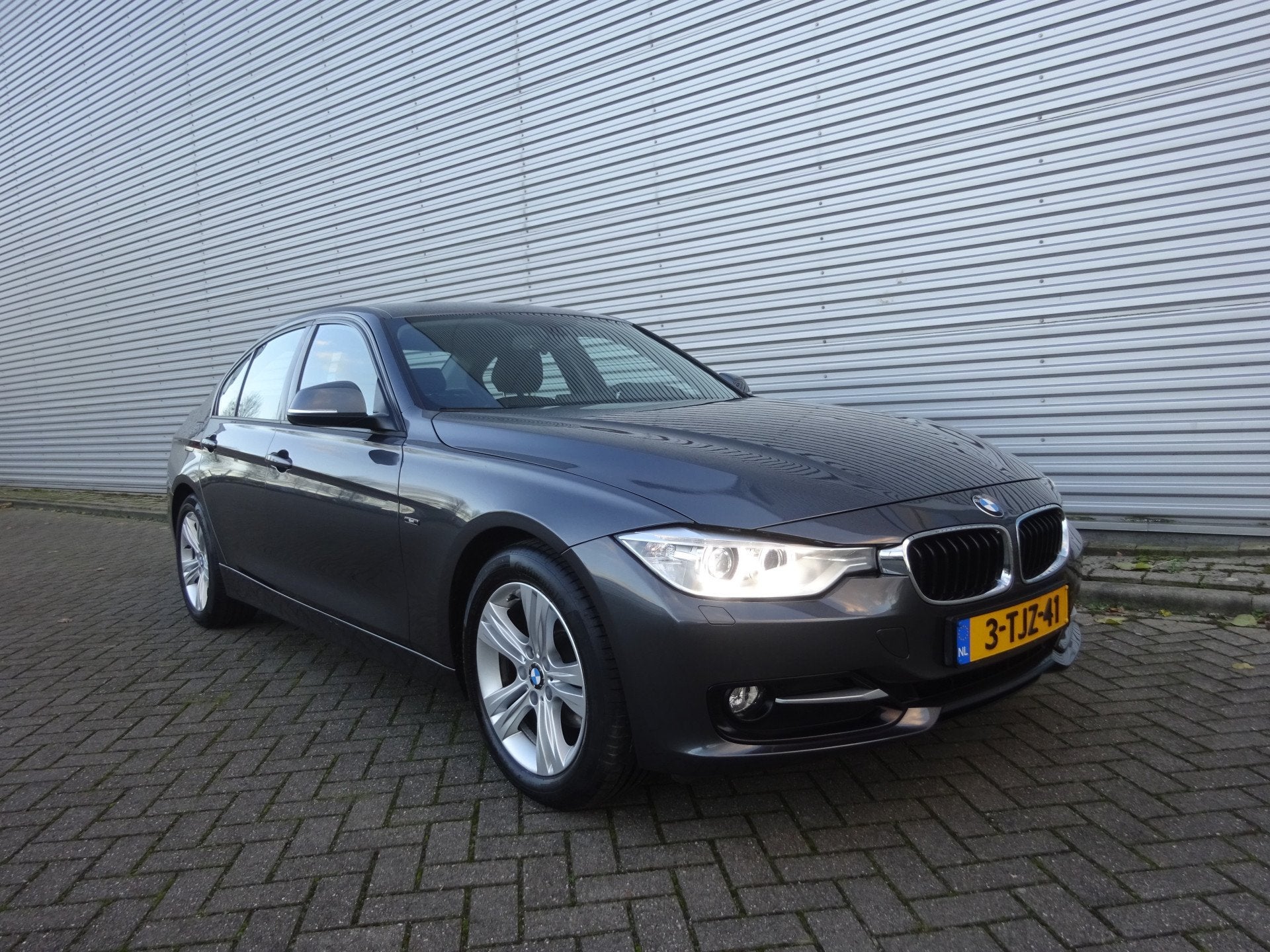 BMW 3-serie 316i High Executive AUTOMAAT 1e Eigenaar - AUTOM, Auto's, Gebruikt, Euro 6, 4 cilinders, 3-Serie