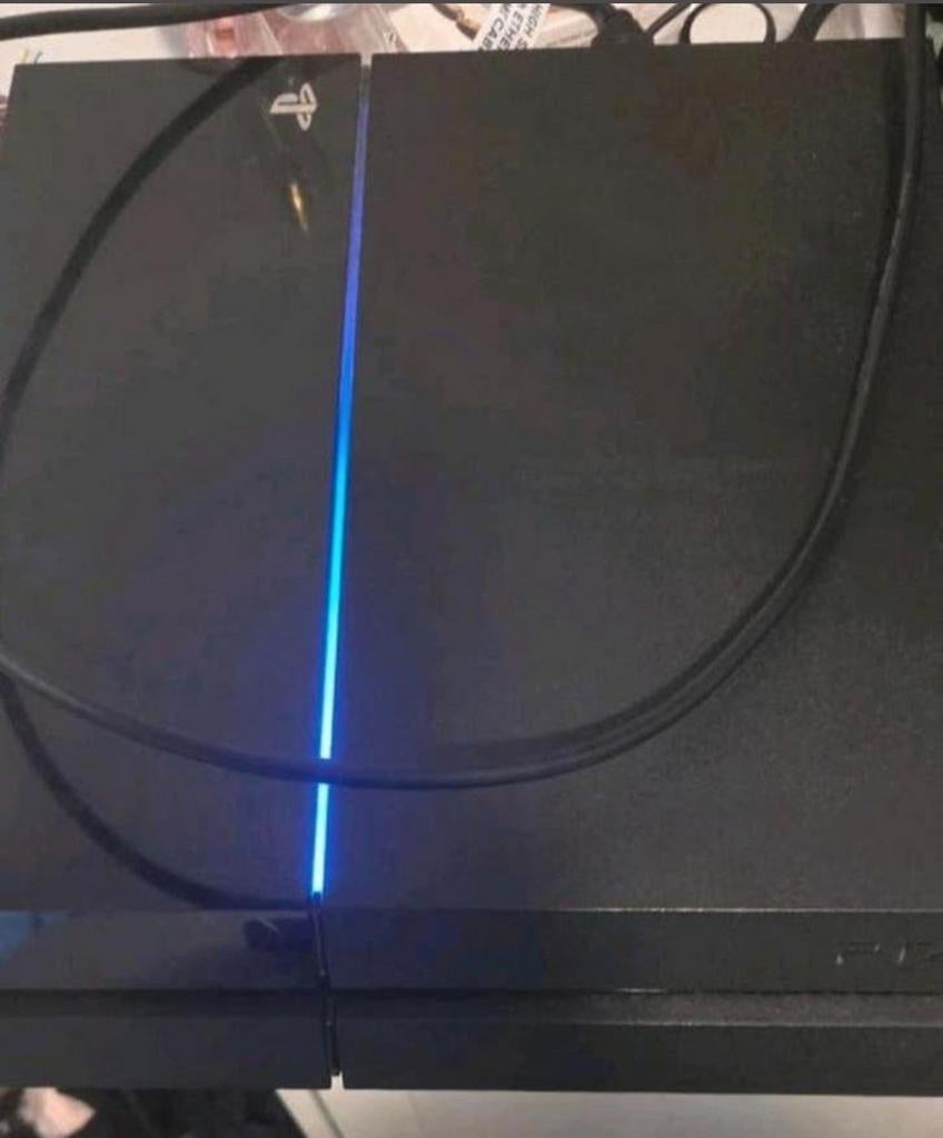 Playstation 4 1Tb met 2 controllers en oplaadstation, Online, 2 spelers, Zo goed als nieuw, Ophalen