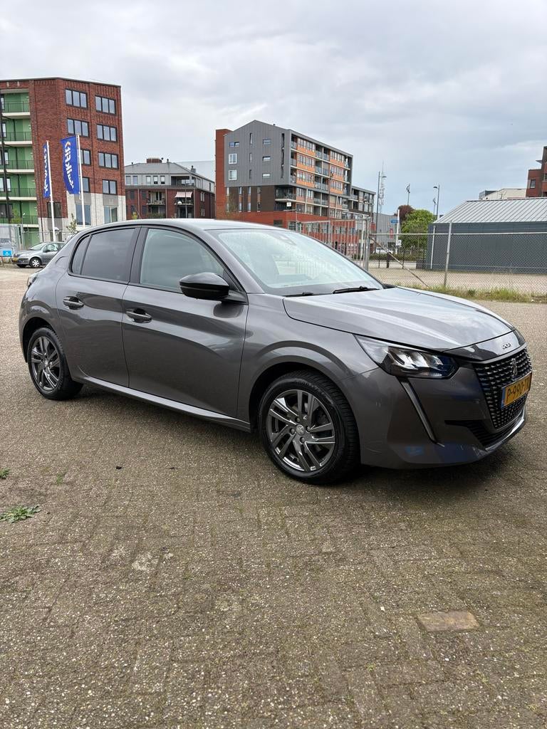 Peugeot 208 1.2 Puretech 100pk 2022 Grijs, Voorwielaandrijving, Stof, 100 pk, 49 €/maand