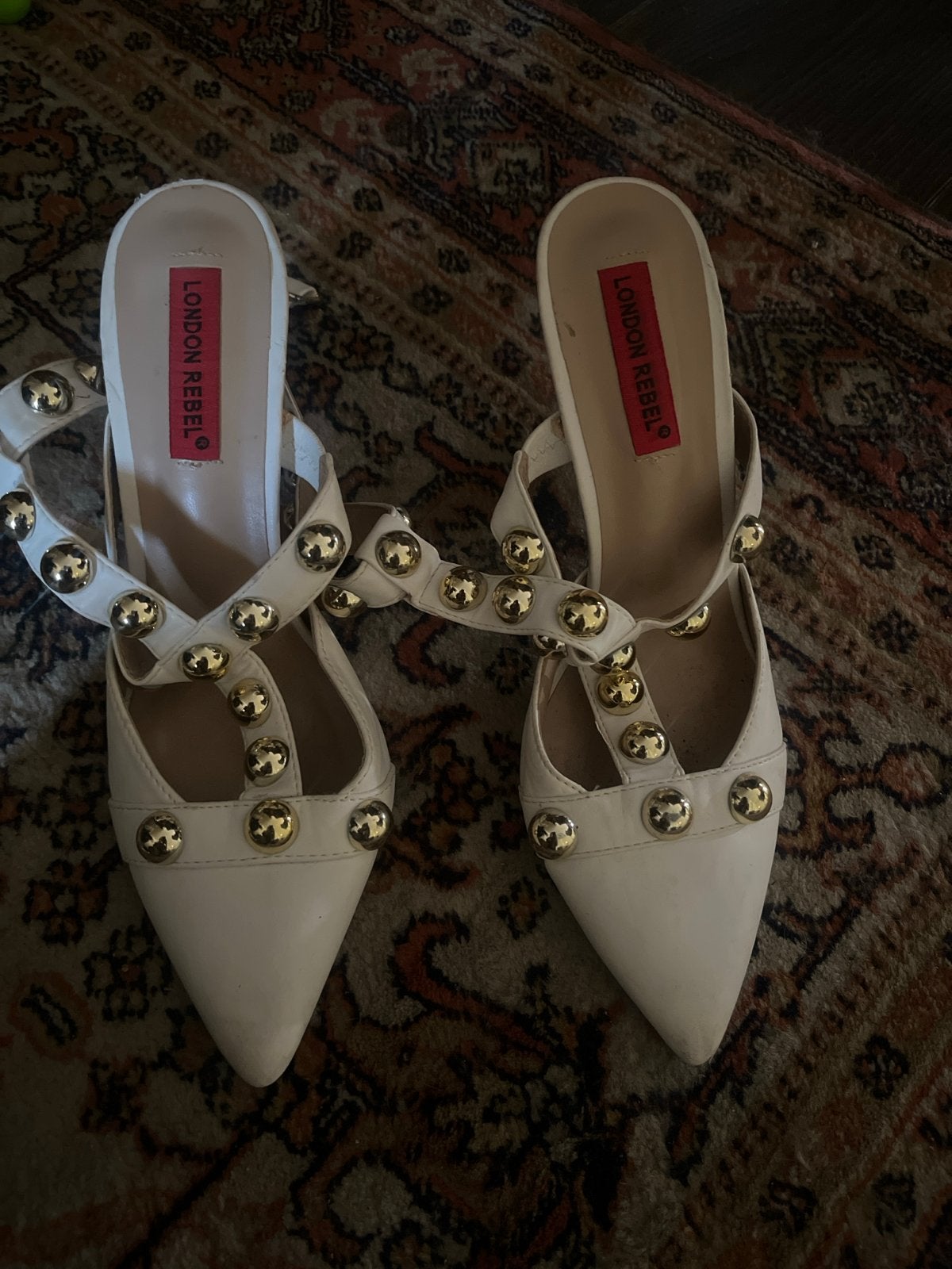 London Rebel pumps met gouden studs, Verzenden, Gedragen, Wit, Pumps