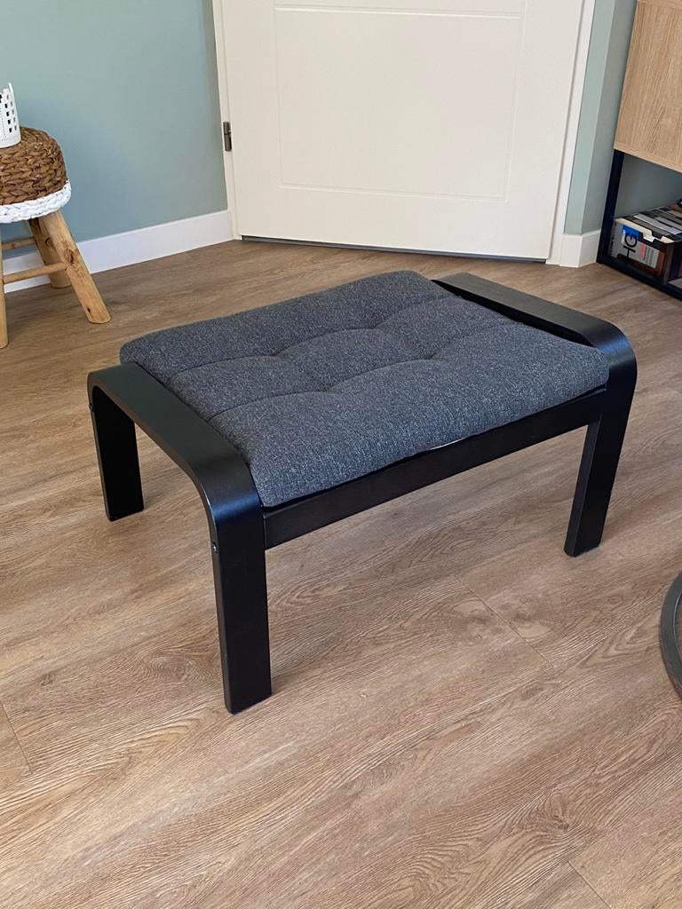 Ikea Poang voetenbank zwart /antraciet, Ophalen, 50 tot 75 cm, Zo goed als nieuw, Rechthoekig