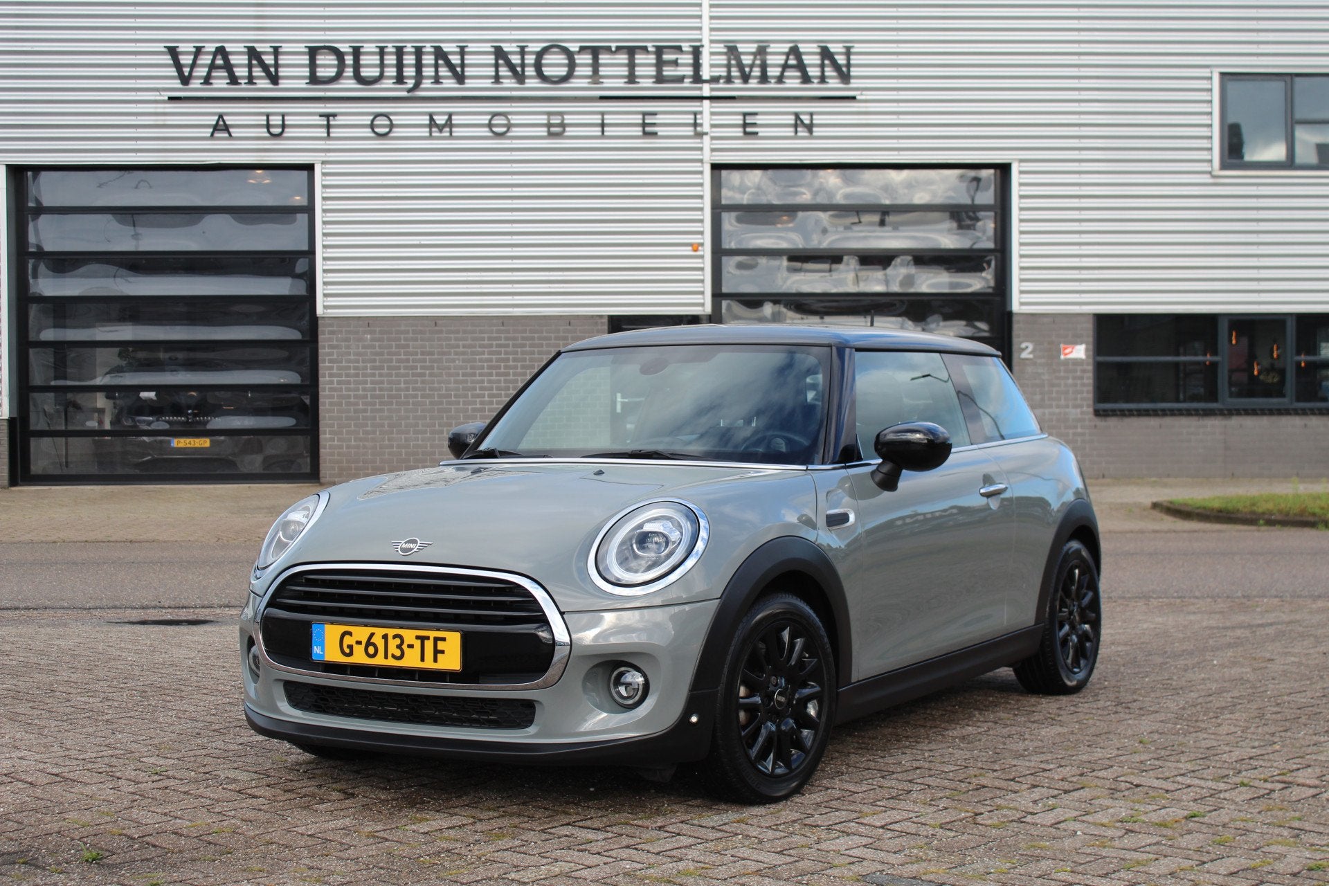 MINI Cooper 1.5 Cooper / LED / Carplay / Keyless / N.A.P., Voorwielaandrijving, 136 pk, Gebruikt, Met garantie (alle)