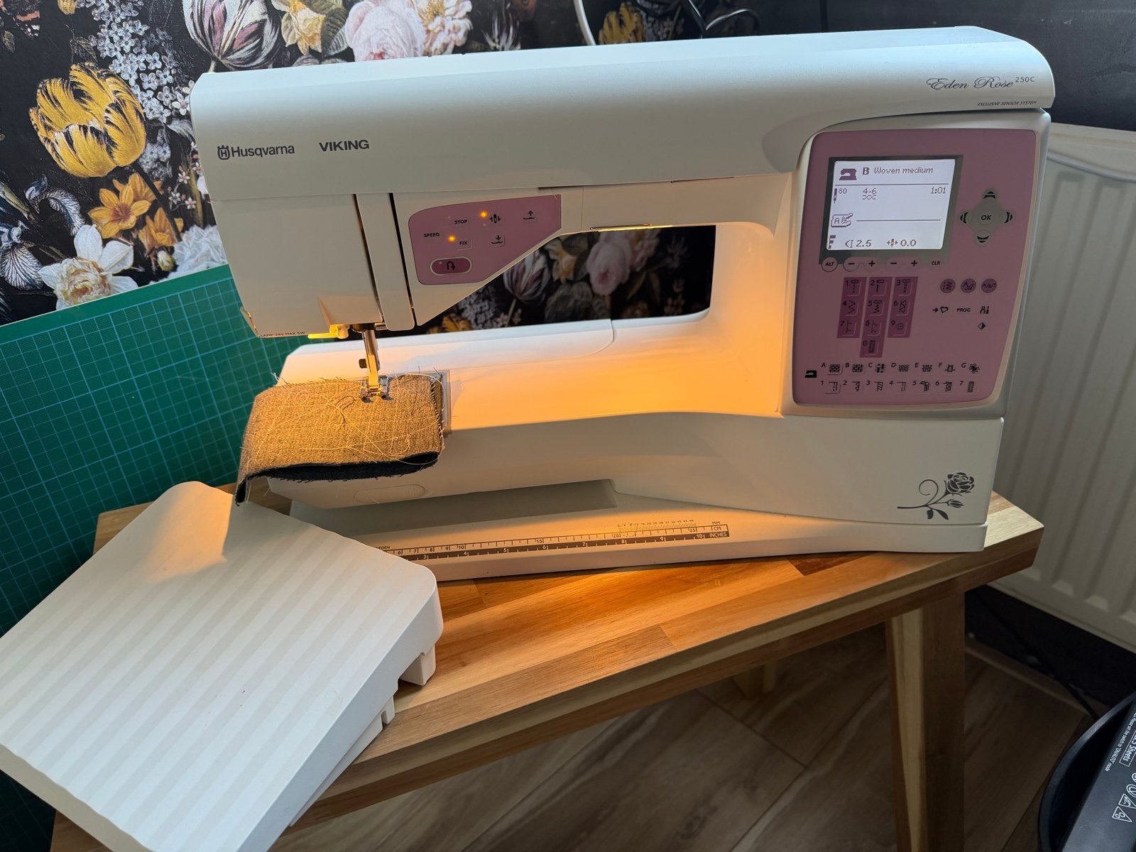 Husqvarna Viking Eden Rose 250C Naaimachine, Hobby en Vrije tijd, Ophalen of Verzenden, Zo goed als nieuw, Naaimachine, Husqvarna