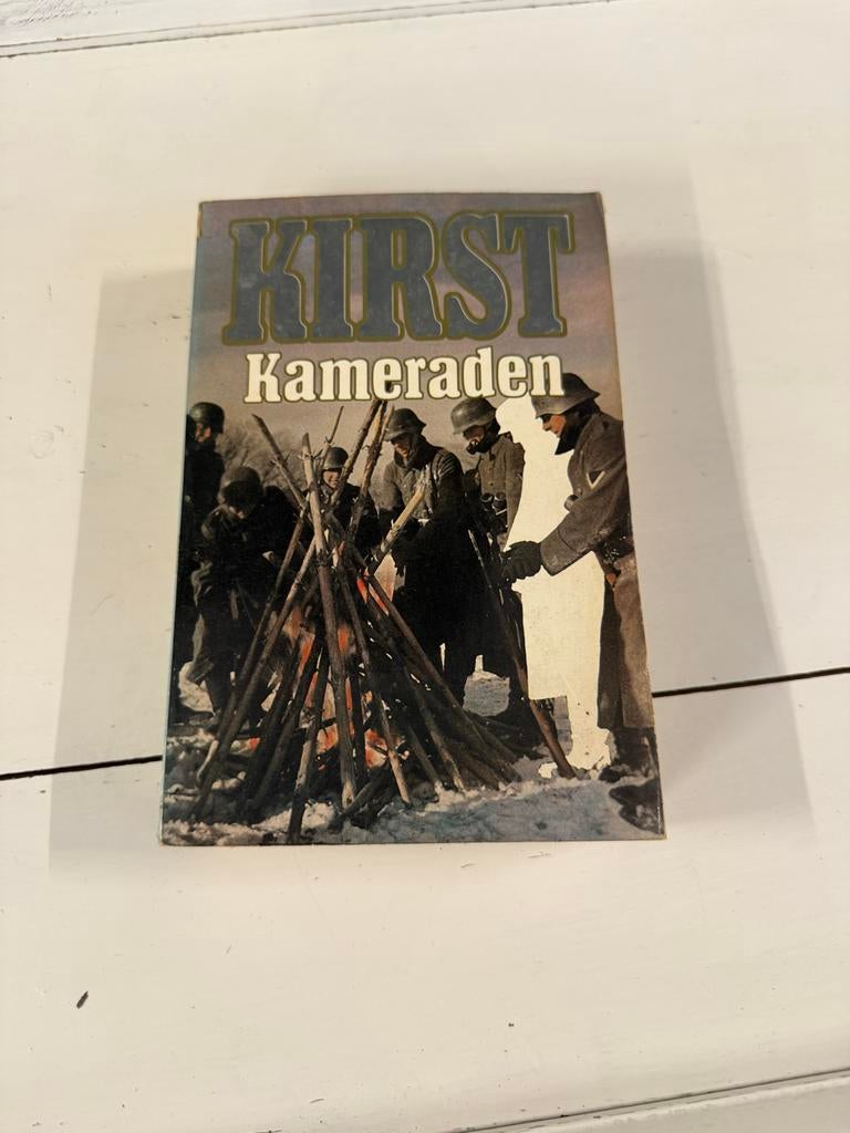 Kameraden - Hans Hellmut Kirst (De Boekerij, 1979), Boeken, Oorlog en Militair, Ophalen of Verzenden, 1945 tot heden, Gelezen