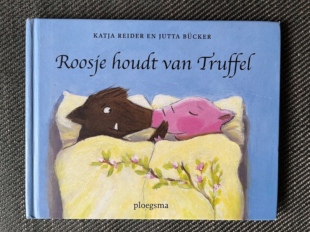 Katja Reider - Truffel houdt van Roosje. (Omdraai-boek) Hc., Fictie algemeen, Ophalen of Verzenden, Zo goed als nieuw, Voorleesboek