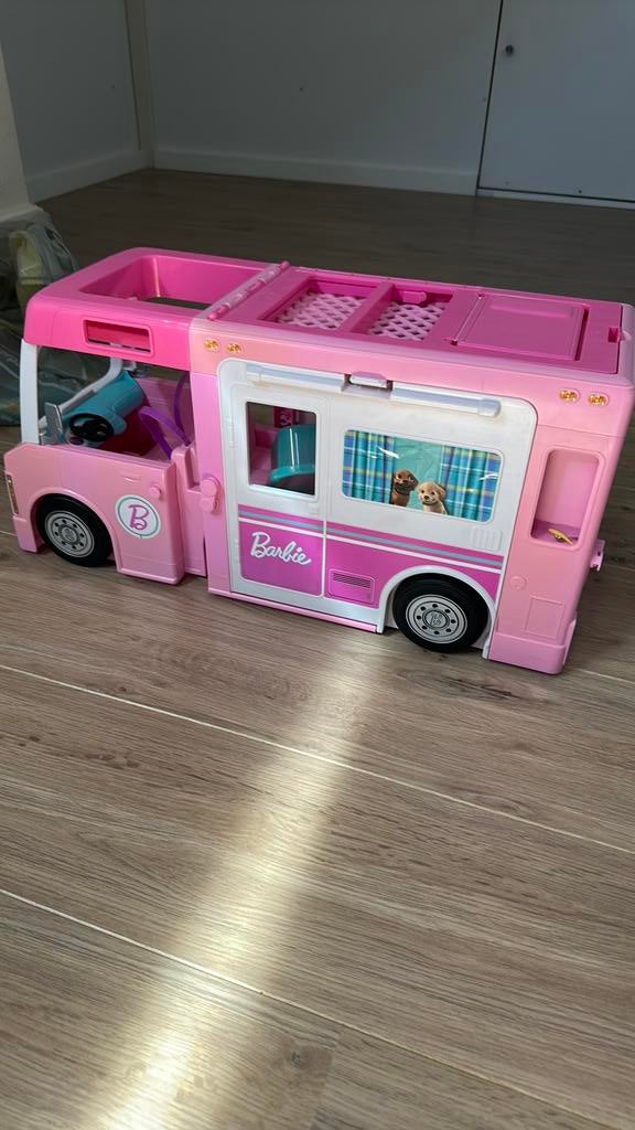 Barbie camper incl accessoires, Ophalen, Gebruikt, Toebehoren