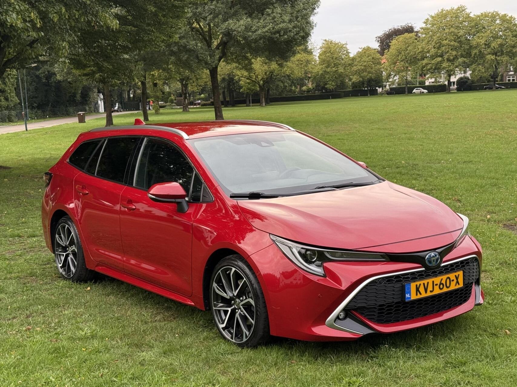 Foto 8 van Toyota Corolla TS 2.0 Hybrid Lounge 184pk 85dkm Zeer Luxe 1e