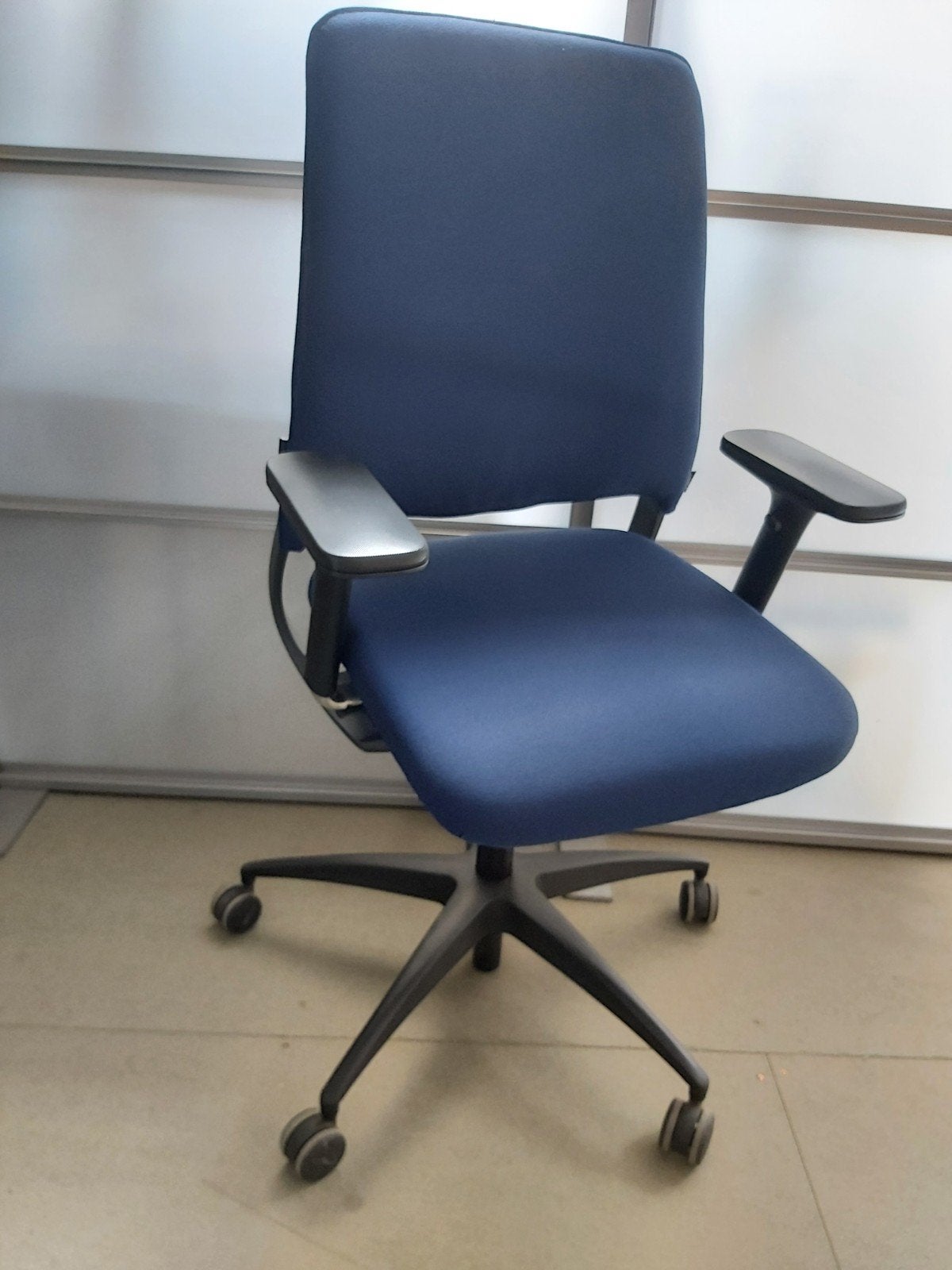 Nette Drabert bureaustoel, Huis en Inrichting, Bureaustoelen, Gebruikt, Bureaustoel, Blauw, Ergonomisch, Ophalen