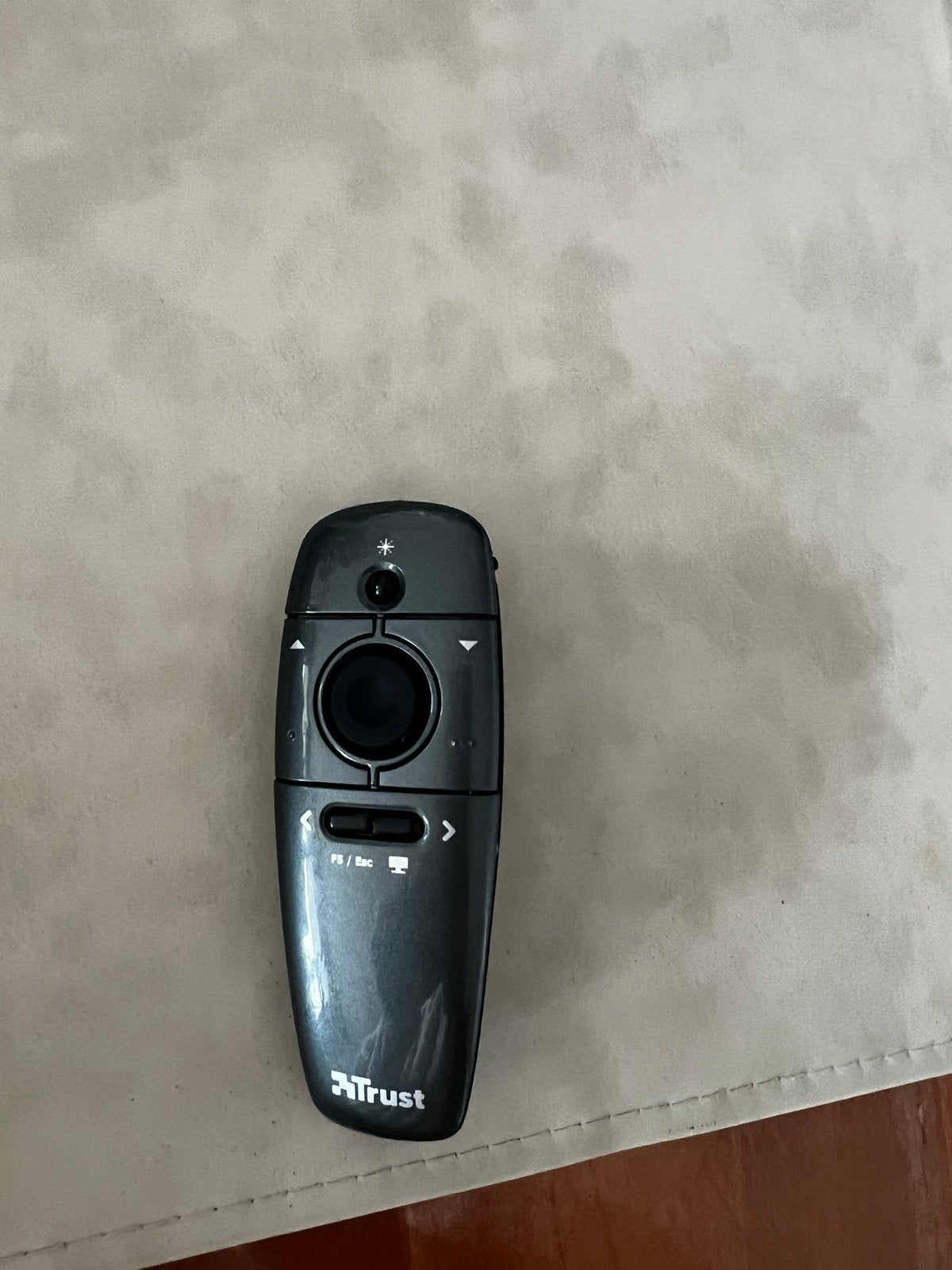 Trust Draadloze Presenter met Laserpointer, Ophalen of Verzenden, Gebruikt, Windows